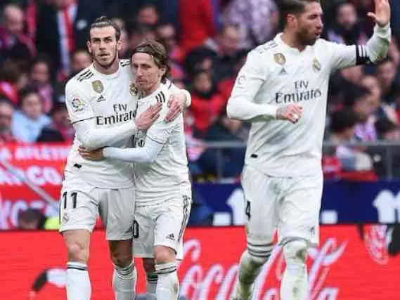 Real Madrid Claims Champions League Group Stage Championship with 4-2 Victory over Napoli