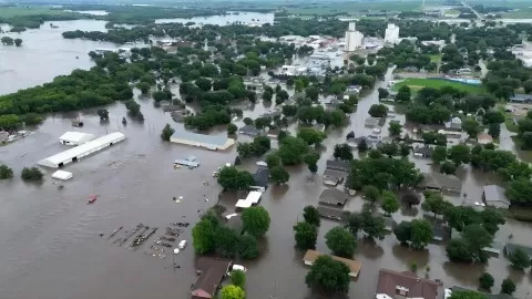 The image of Heat Wave Sizzles Parts of the USA with Floods and Severe Weather