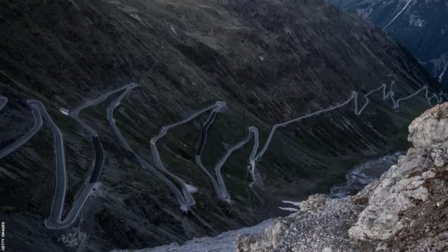 Mass Disqualification at U23 Giro d'Italia: 31 Cyclists Expelled for Clinging to Team Vehicles